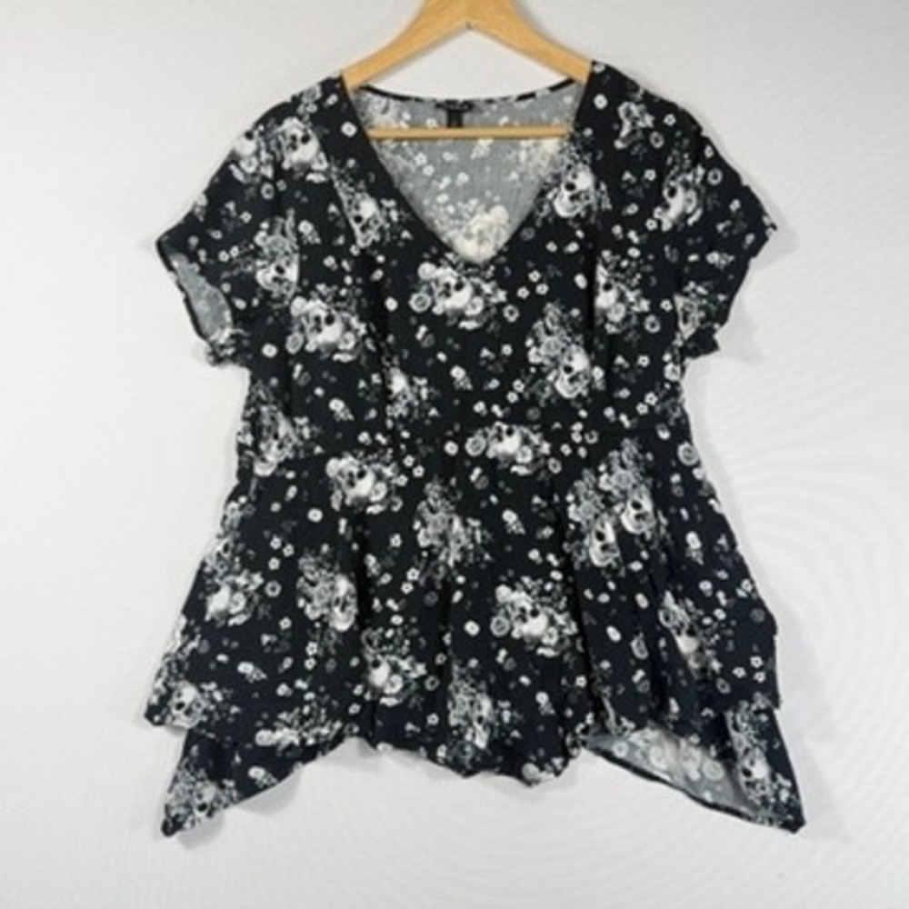 Torrid Skull Floral Top Womens 1 1X Black Goth Grunge Edgy Whimsigoth Babydoll